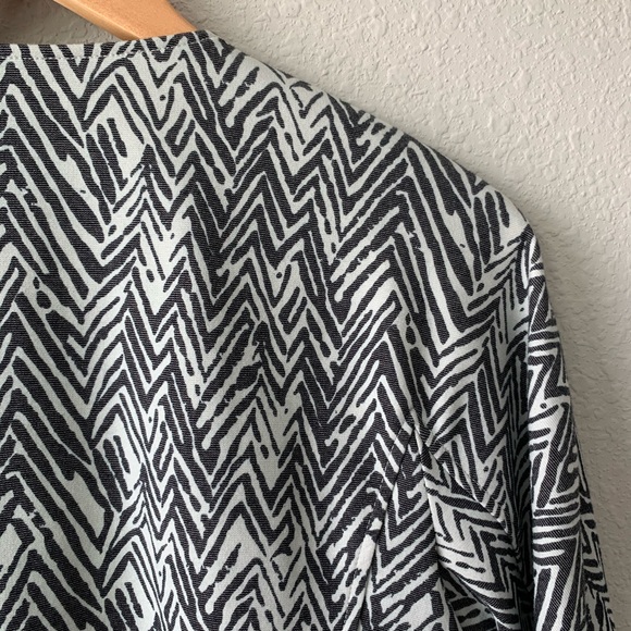 CAbi | Zig Zag Jacket Size S Style# 3034 - Picture 13 of 16